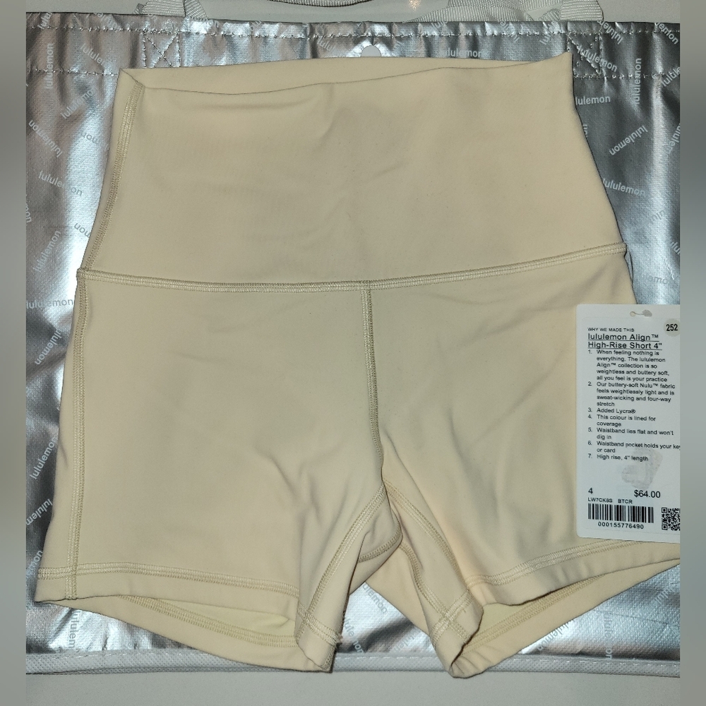 lululemon athletica High-Rise Women's Shorts in Buttercream